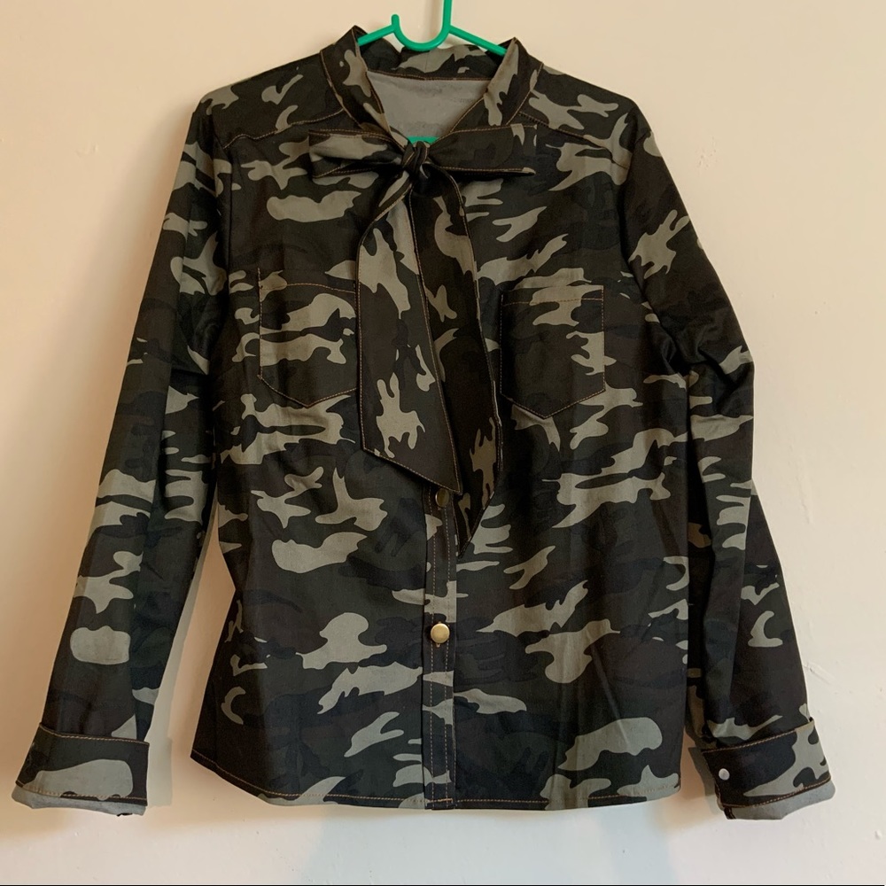 🚫SOLD🚫 NWOT Camo Tie-Neck Blouse